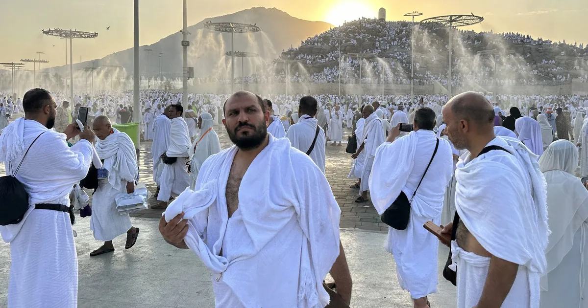 لماذا تعتبر إدارة الحشود تحدياً كبيراً في الحج؟