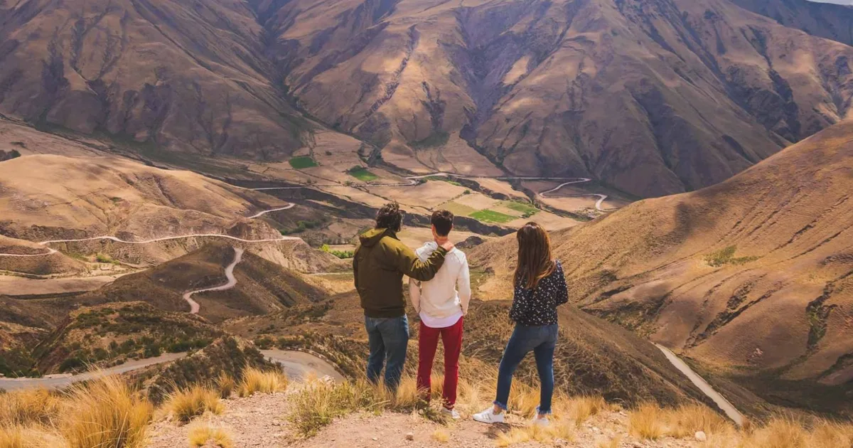 السياحة الإسبانية نحو نيوم: الطريق الجديد الذي يبهر الأرجنتين - صقر الجزيرة