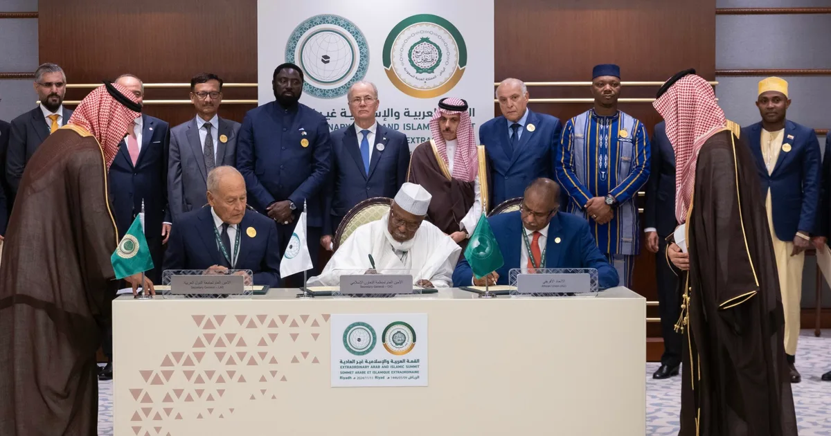 ما دور القمم الثلاث في تعزيز العمل العربي المشترك؟