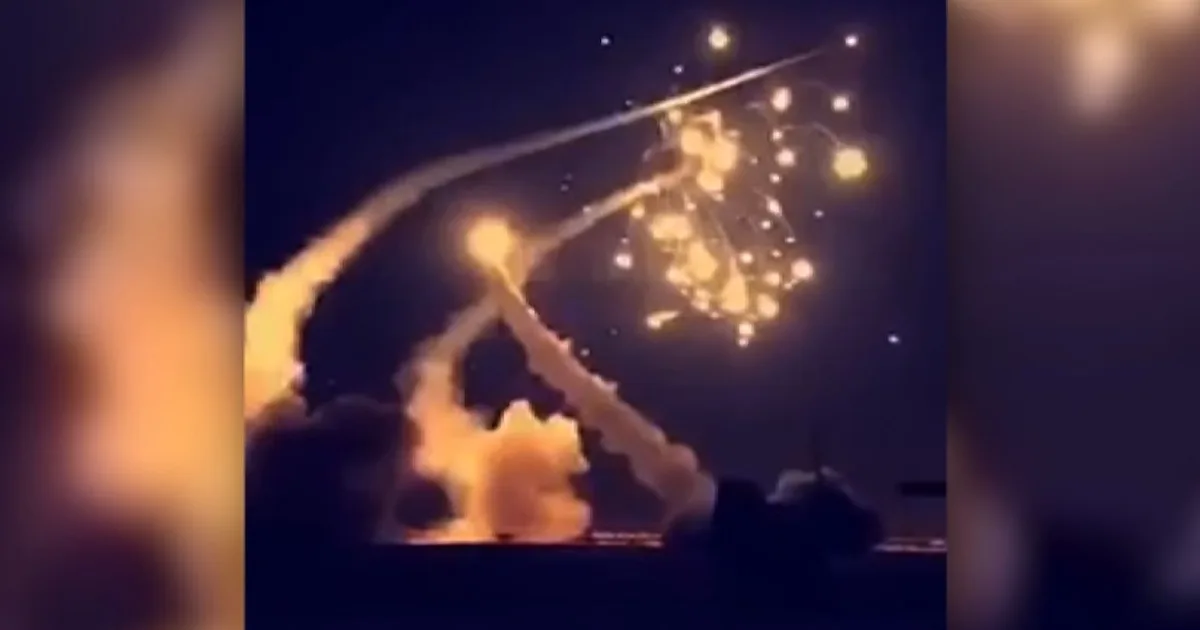 إصابة مقيم وتضرر مركبات ومصلى في عسير بعد اعتراض صاروخ باليستي حوثي - صقر الجزيرة