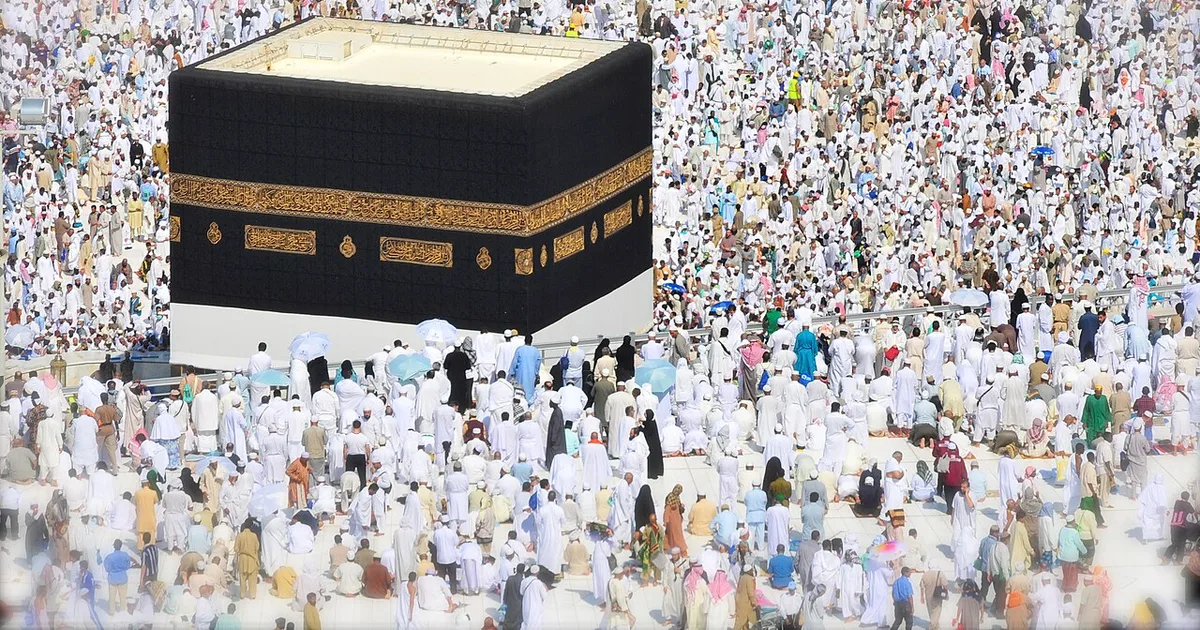 الذكاء الاصطناعي التوليدي في خدمة الحج والعمرة: الواقع المعزز والمساعدات الذكية في 2026