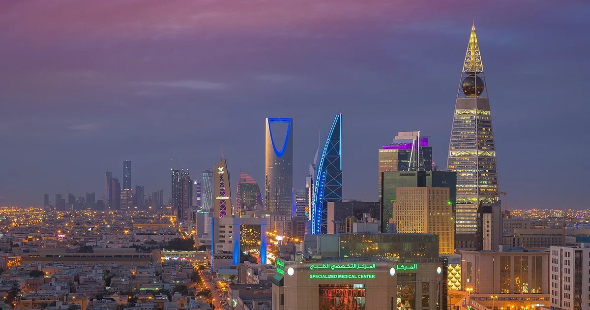 إطلاق أول مدينة ذكية خالية من الكربون في السعودية: مشروع ذا لاين في نيوم يحقق إنجازًا جديدًا — دليل شامل 2026