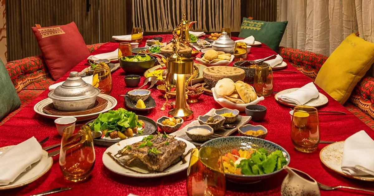 ظاهرة تزايد الإقبال على المطاعم التراثية السعودية وإعادة إحياء الأكلات الشعبية في المدن الكبرى