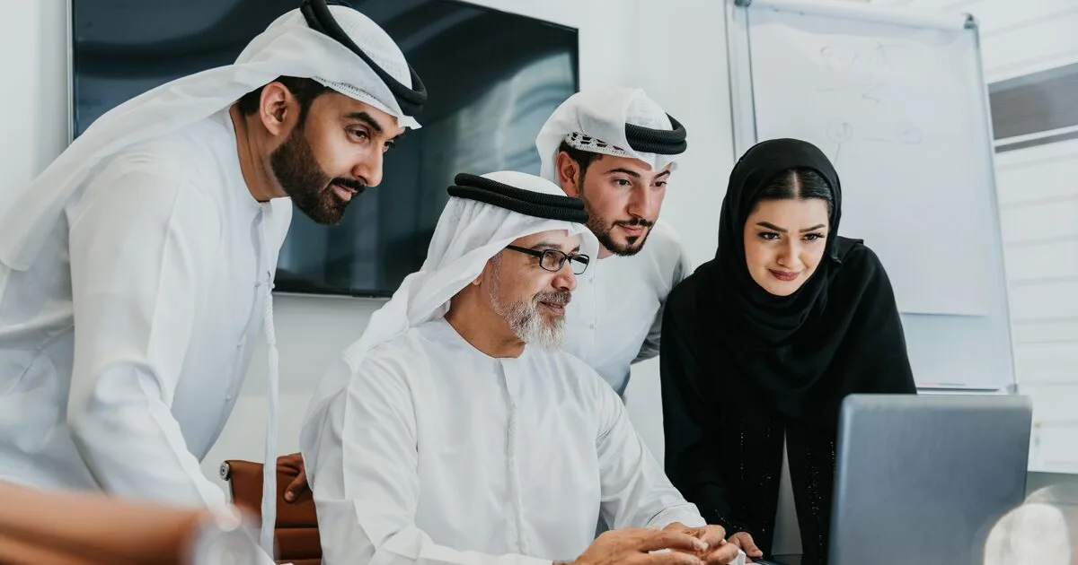 ظاهرة جديدة في المجتمع السعودي: تزايد إقبال الشباب على العمل الحر والشركات الناشئة بدلاً من الوظائف الحكومية