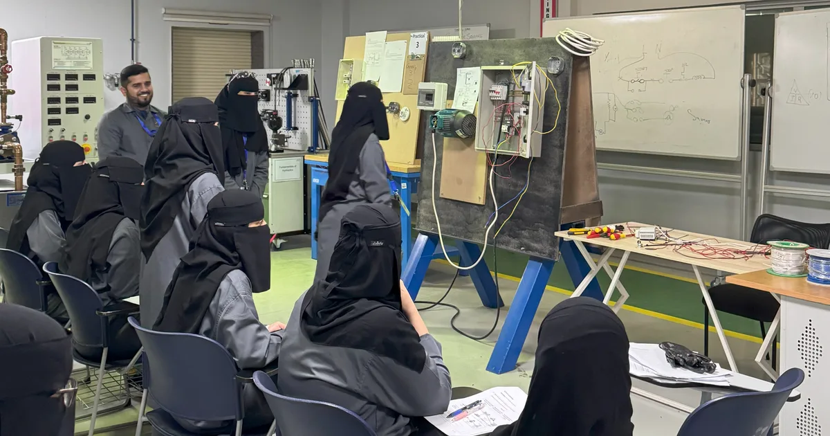 تطوير التعليم المهني والتقني في السعودية: ربط المخرجات بسوق العمل ورؤية 2030
