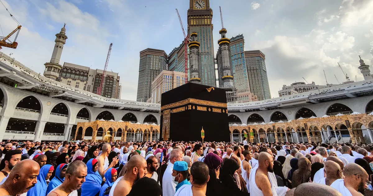ارتفاع الطلب على السياحة الدينية في السعودية: تحديات البنية التحتية والفرص الاقتصادية في 2026