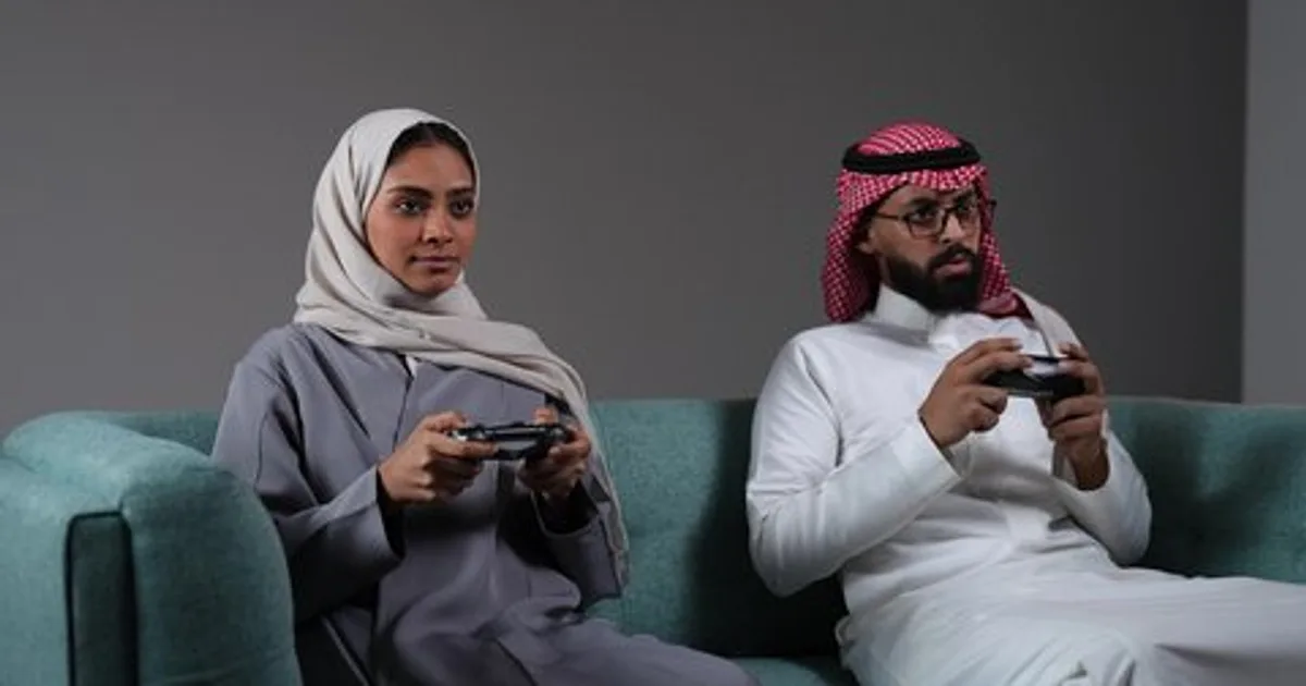 تأثير منصات الألعاب الإلكترونية على العلاقات الأسرية في السعودية: بين العزلة الاجتماعية والتواصل الافتراضي