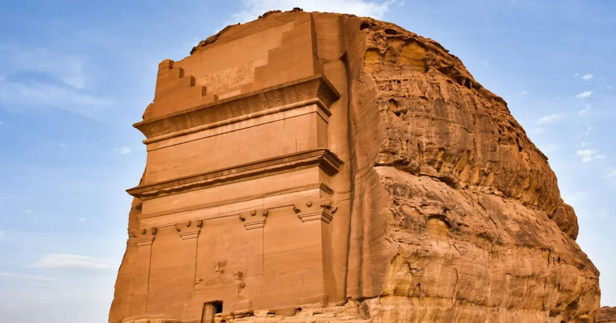 الموسيقى الإلكترونية تغزو صحراء العلا: مهرجان ساوندستورم 2026 يغير وجه الترفيه السعودي - صقر الجزيرة