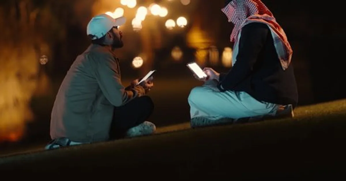 تأثير منصات الترفيه الرقمية على العادات الاجتماعية في السعودية: بين الانفتاح والهوية