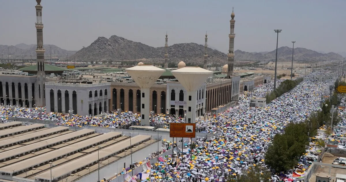 تأثير منصات التواصل الاجتماعي على سلوك المستهلك السعودي في موسم الحج والعمرة
