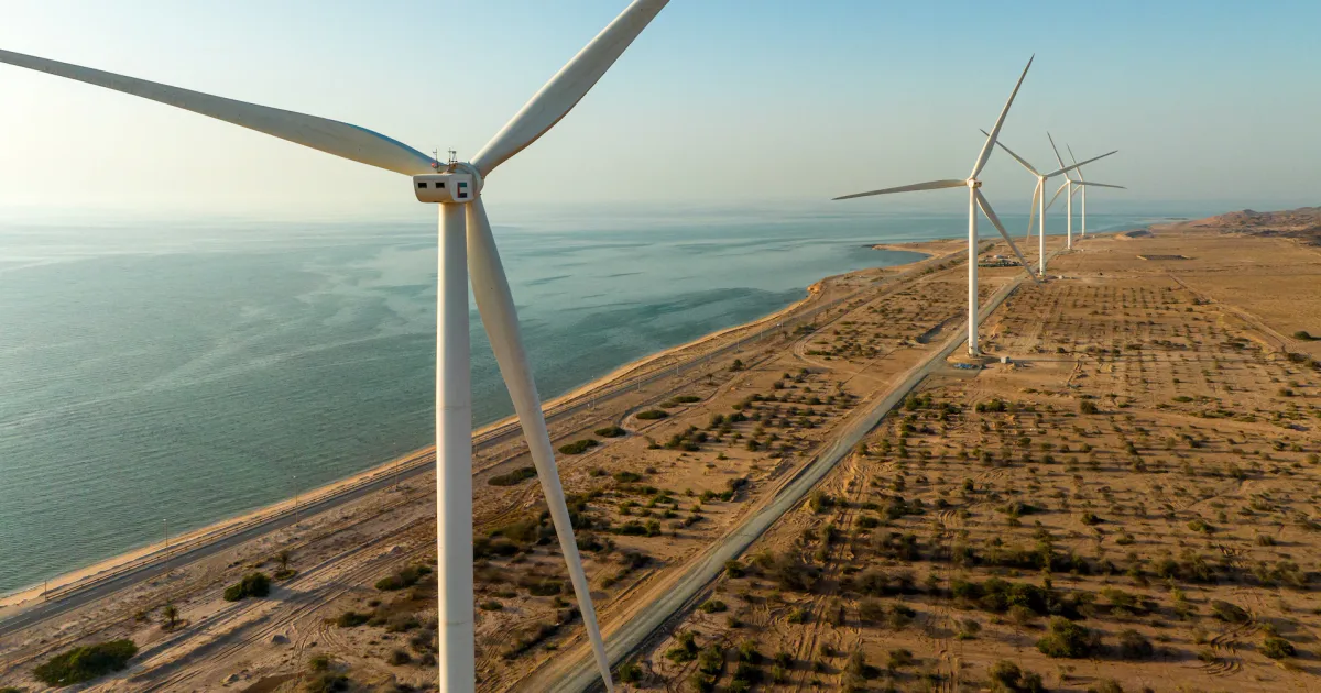 مشروع البحر الأحمر للطاقة المتجددة: أكبر محطة هجينة للطاقة الشمسية وطاقة الرياح في الشرق الأوسط