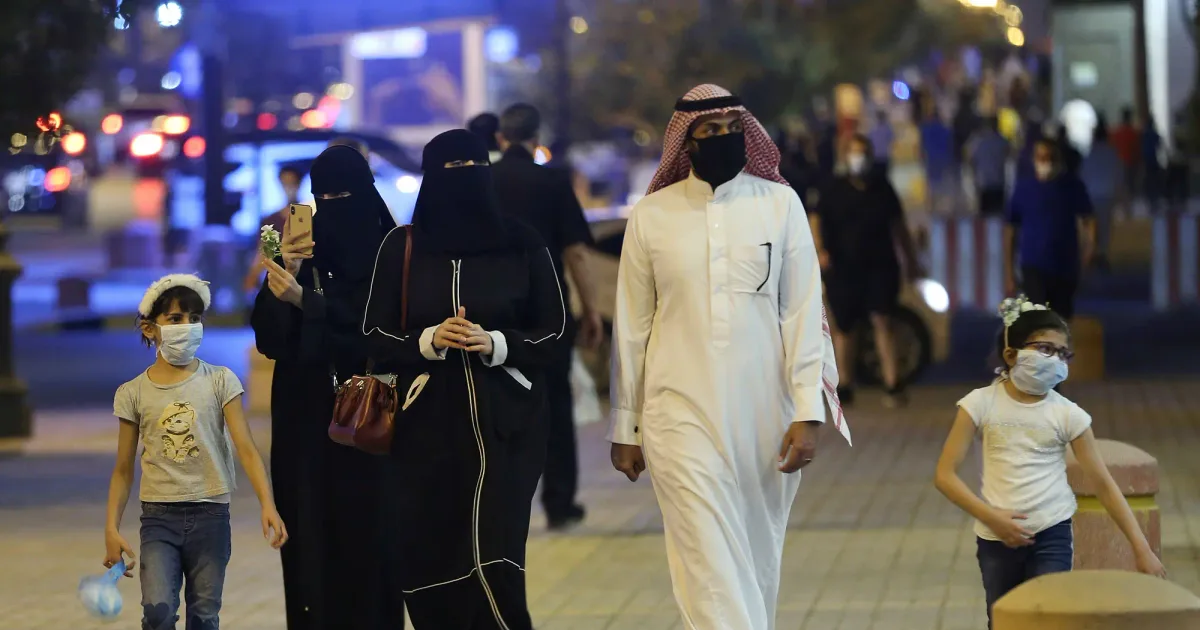 تأثير إلغاء حظر التجوال الليلي في المدن السعودية على الحياة الاجتماعية والاقتصادية: تحولات في نمط الحياة بعد الجائحة