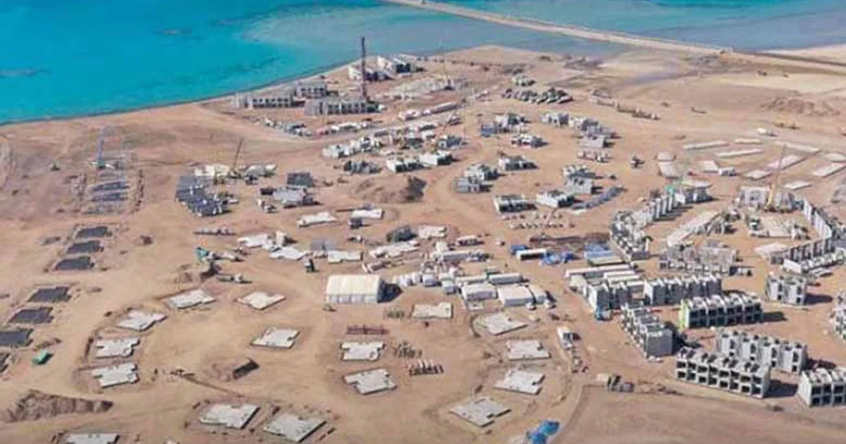 مشروع الطاقة الشمسية العائمة في البحر الأحمر: حل مبتكر لتحلية المياه وتوليد الكهرباء في السعودية 2026