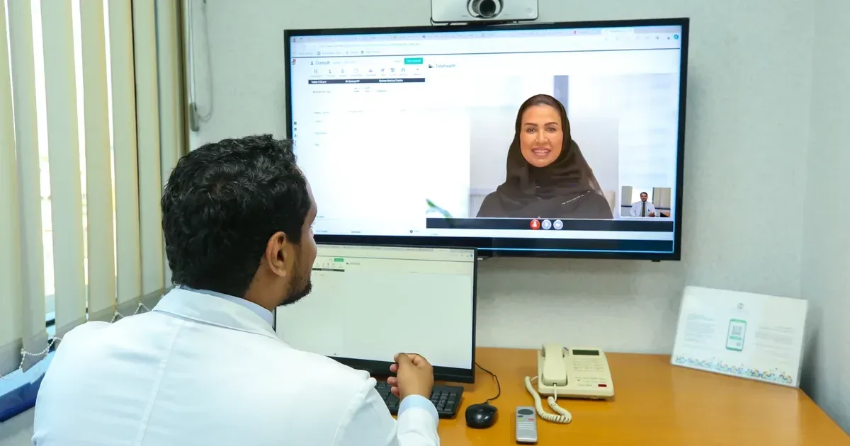 التحول الرقمي في القطاع الصحي السعودي: تطبيقات الذكاء الاصطناعي والتطبيب عن بعد في إطار رؤية 2030