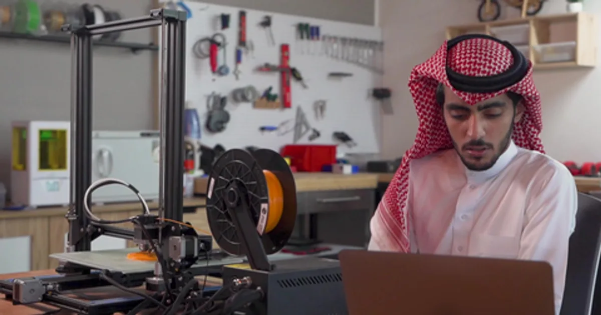برنامج 'مهارات المستقبل' السعودي يدرب 100 ألف شاب على الذكاء الاصطناعي والروبوتات بحلول 2030