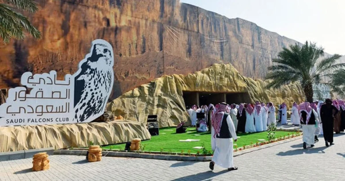 السياحة السعودية تستقطب 100 مليون زائر في 2025: إنجاز تاريخي يسبق رؤية 2030 — دليل شامل 2026