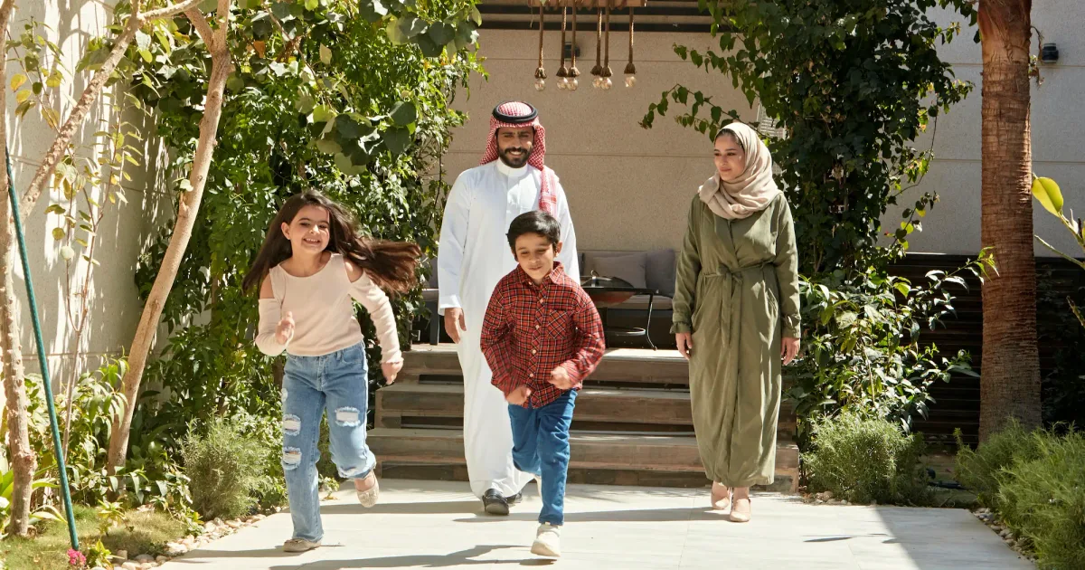 التحول الاجتماعي في السعودية 2026: كيف تُعيد التكنولوجيا تعريف التواصل الأسري والهوية الوطنية؟ - صقر الجزيرة