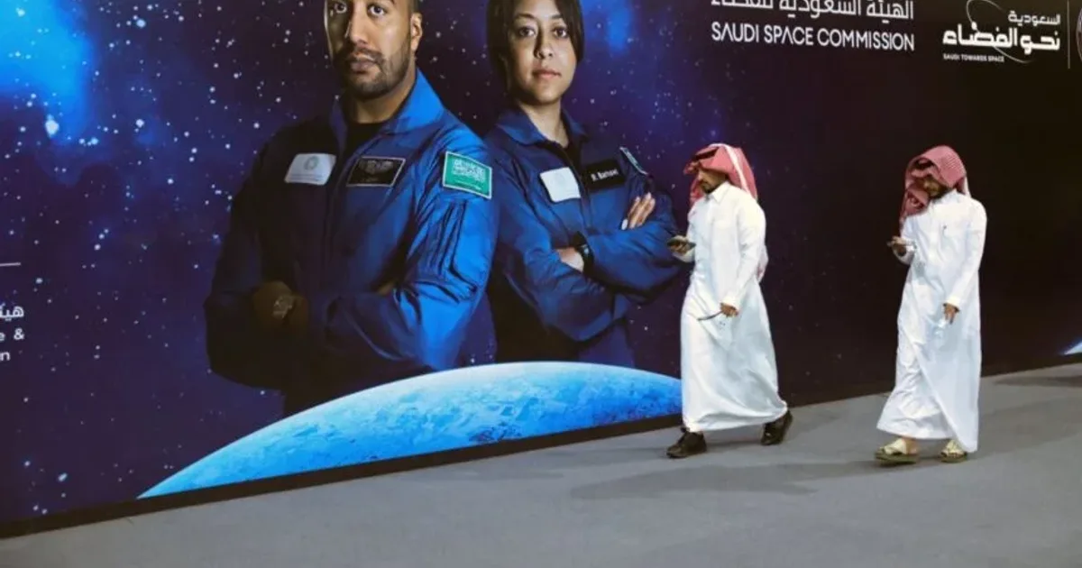 تطوير برامج التعليم المستمر والتدريب المهني المتخصص للكوادر الوطنية في قطاع الفضاء والطيران: استجابة لاحتياجات برنامج الفضاء السعودي والمشاريع الكبرى مثل نيوم