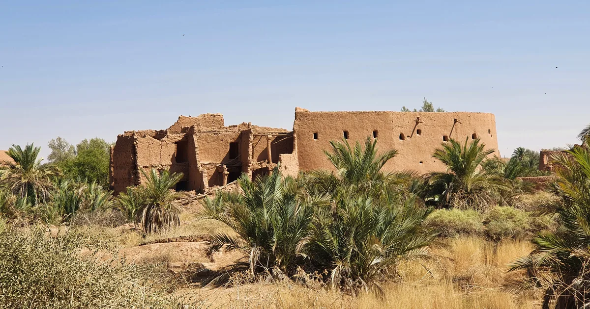 ظاهرة السياحة الداخلية العائلية في المناطق التراثية غير المعروفة: كيف تعيد الأسر السعودية اكتشاف القرى النائية؟