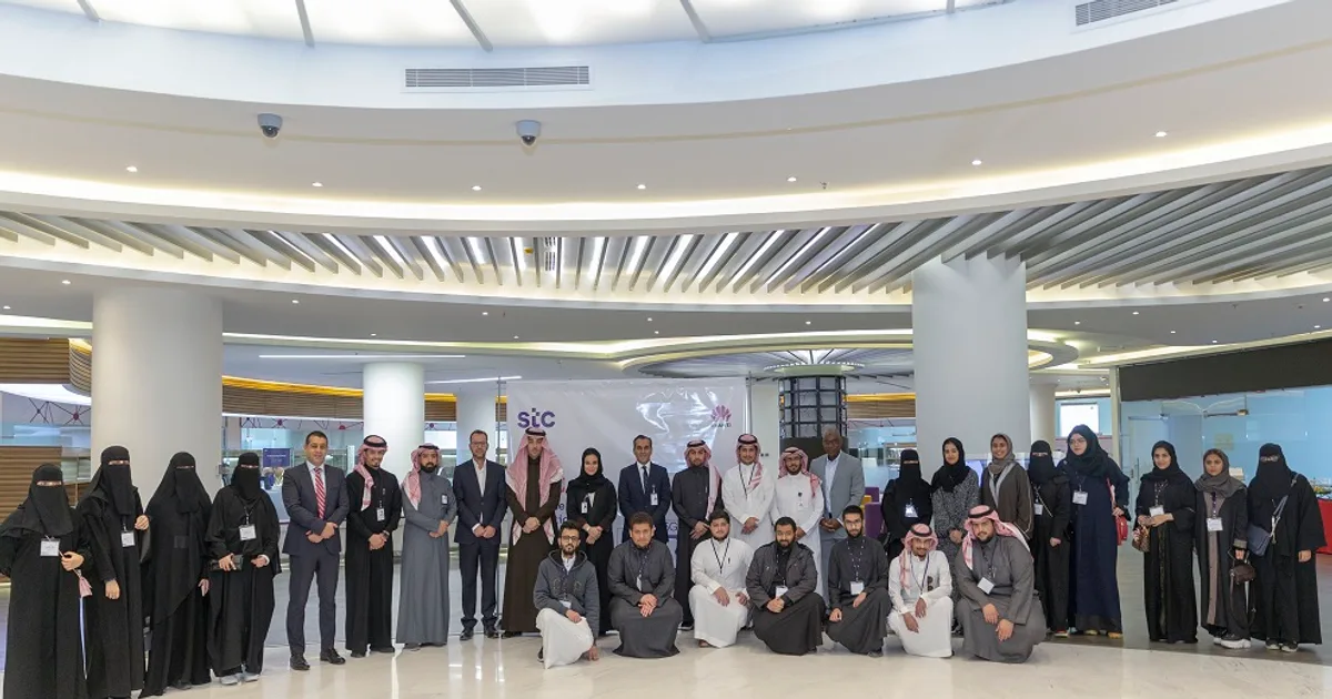 برامج التدريب التقني وتوطين الوظائف في قطاع الاتصالات السعودي: تحليل مخرجات الأكاديميات ومؤشرات 2026
