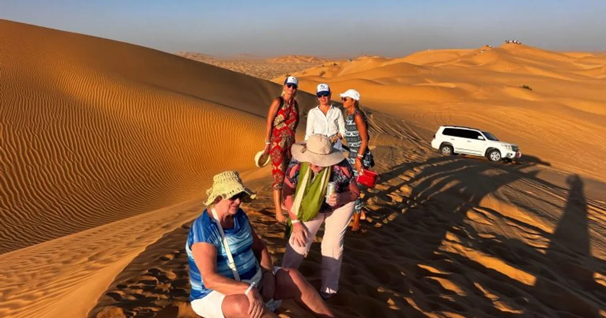 تطوير السياحة الصحراوية الفاخرة في الربع الخالي: تحويل المناطق النائية إلى وجهات عالمية تجمع المغامرة والرفاهية