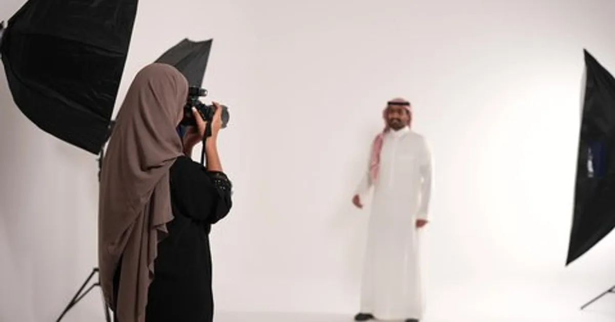دليل شامل: كيف تبدأ مشروع تصوير فوتوغرافي في السعودية 2026