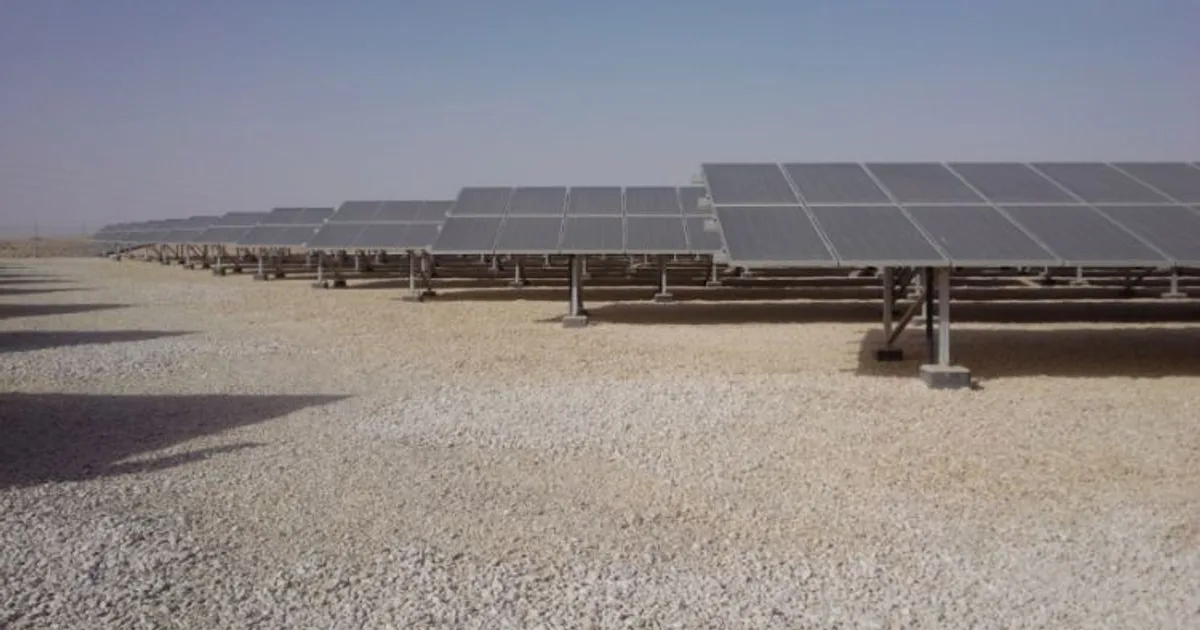 مشروع الطاقة الشمسية في رابغ: أكبر محطة هجينة في الشرق الأوسط تبدأ التشغيل التجريبي في 2026