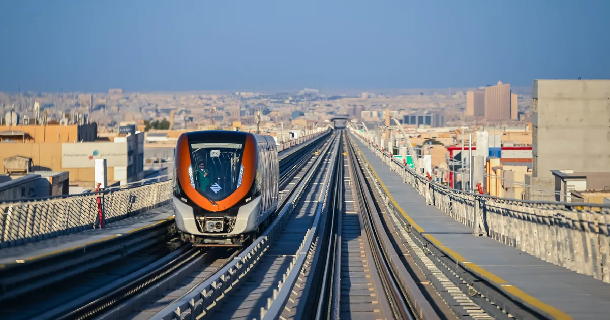 قطار الرياض الكهربائي وتكامله مع التنقل الذكي: تحليل أثر النقل المستدام على جودة الحياة والاقتصاد المحلي