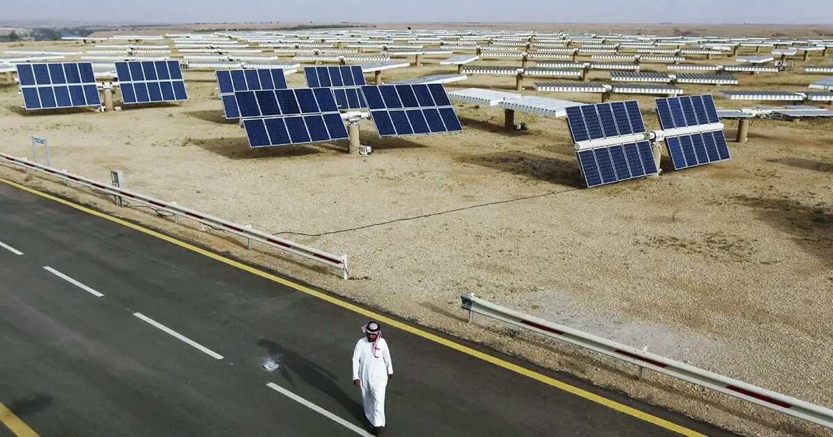 استثمارات القطاع الخاص في الطاقة الشمسية الموزعة بالسعودية: فرص وتحديات في ظل برنامج 2030