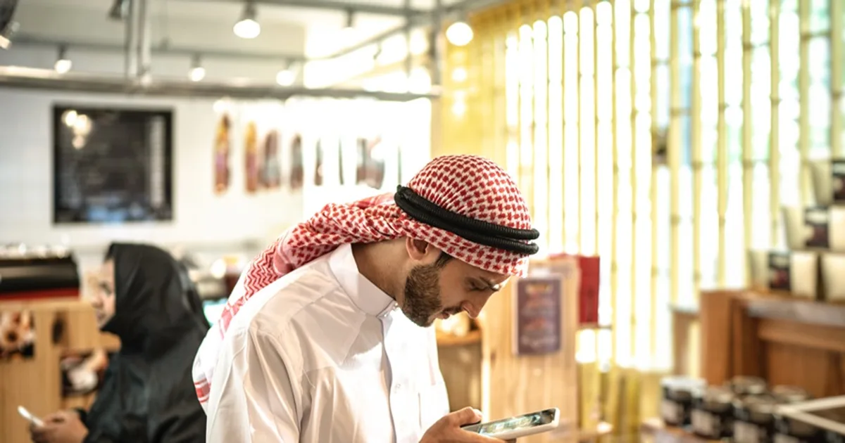 تأثير منصات التواصل الاجتماعي على قرارات الشراء في السعودية 2026: دراسة تحليلية لسلوك المستهلك
