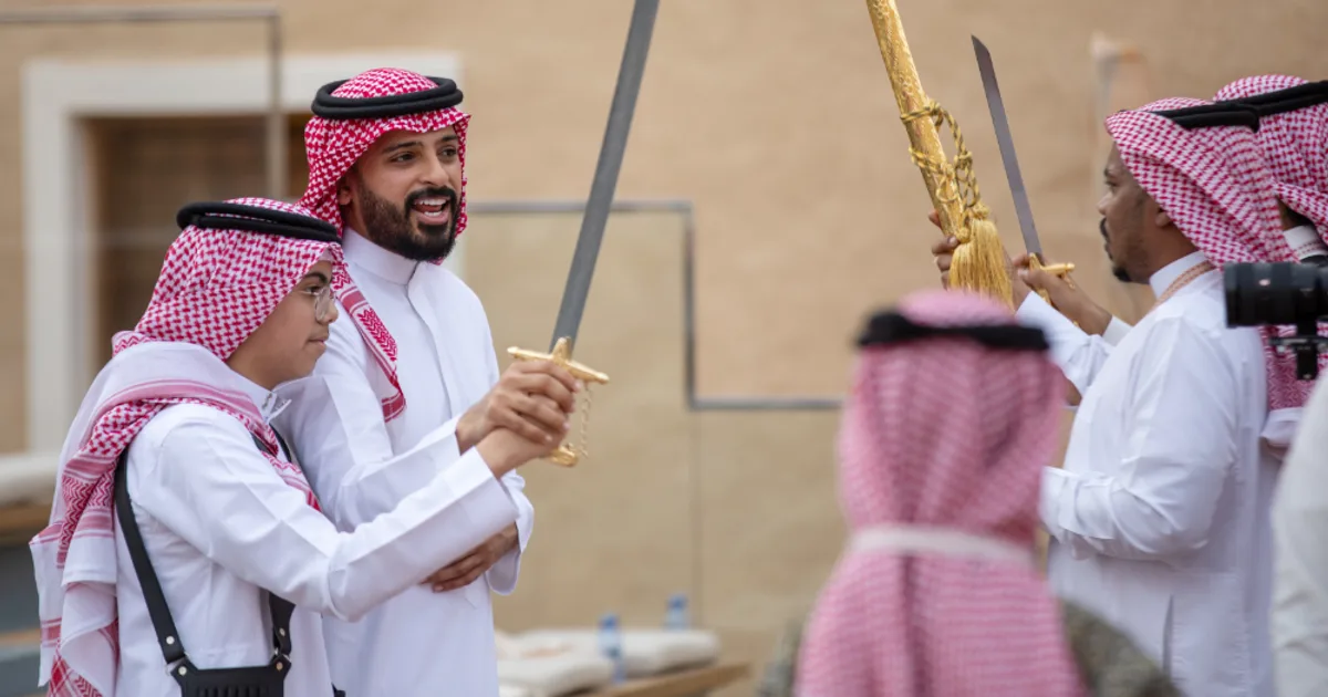 تأثير منصات التواصل الاجتماعي على الهوية الثقافية السعودية: بين الأصالة والحداثة