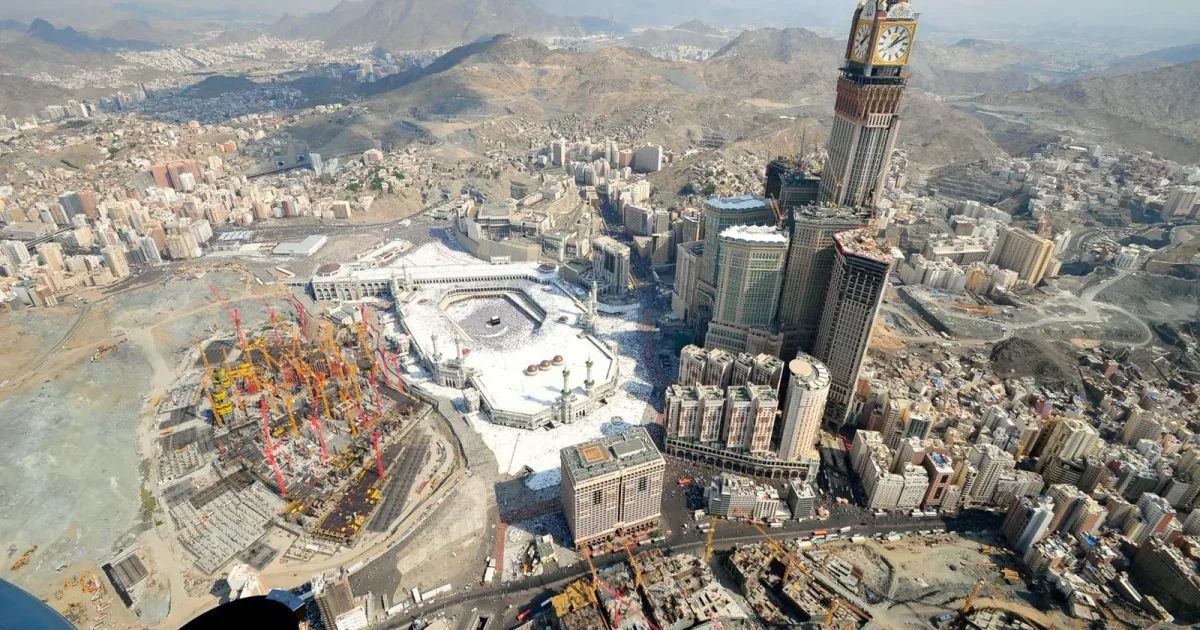 السعودية تطلق برنامجاً وطنياً للمدارس المتخصصة في الذكاء الاصطناعي والبرمجة لطلاب الثانوية 1447هـ