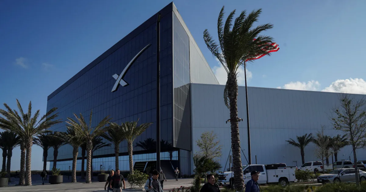 صندوق الاستثمارات العامة السعودي يستحوذ على حصة في SpaceX: تداعيات على قطاع الفضاء العالمي