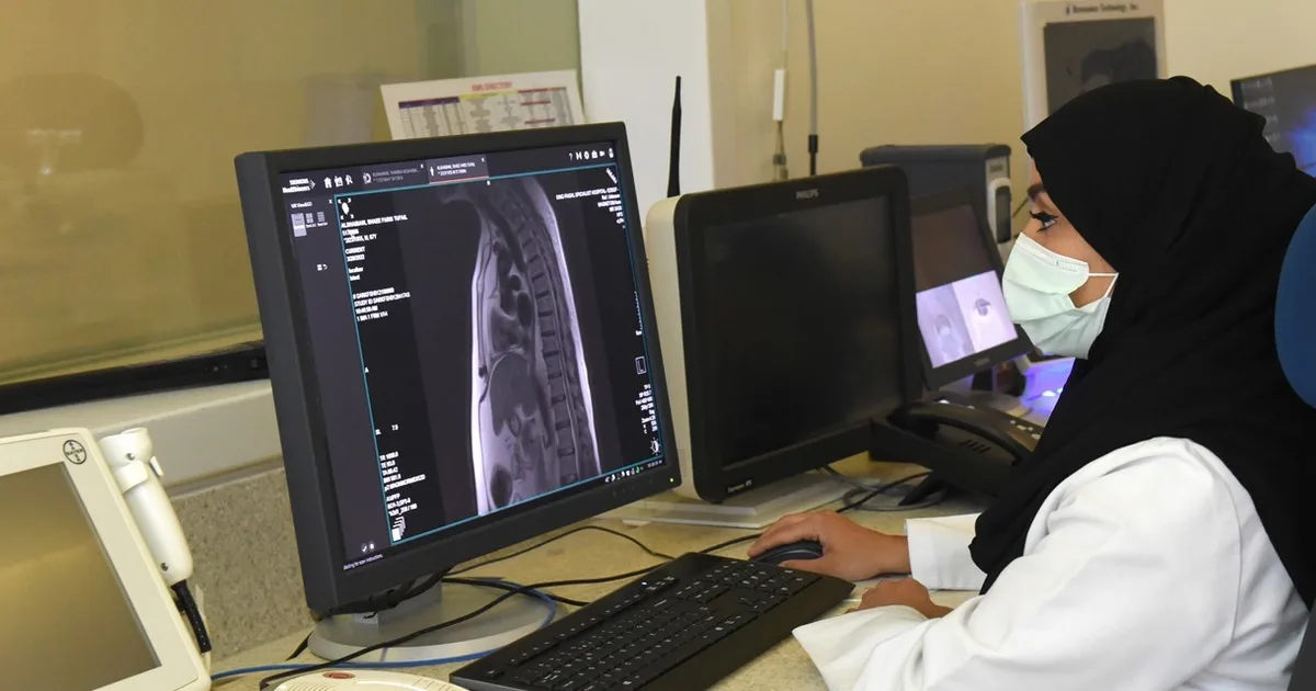 الذكاء الاصطناعي في الرعاية الصحية السعودية: تطبيقات التشخيص والعلاج عن بعد بحلول 2026
