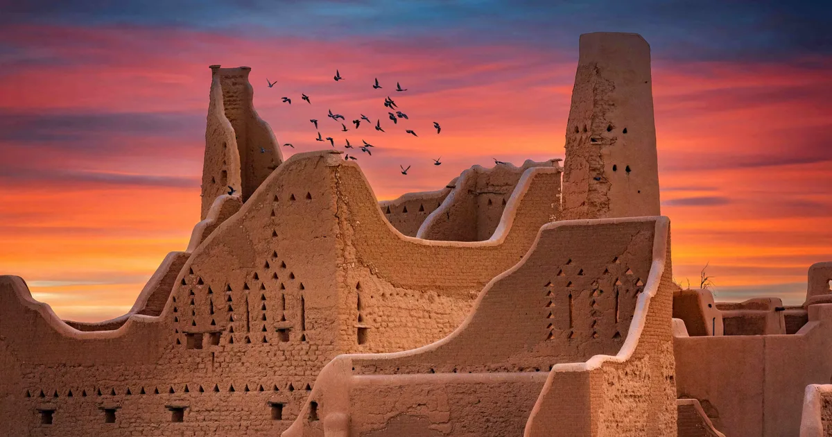 ظاهرة العودة إلى الأحياء التقليدية في المدن السعودية: دراسة حالة لحي الطريف في الدرعية وحي البجيري في الرياض