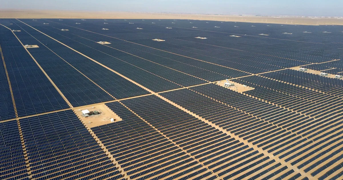 السعودية تطلق أكبر محطة للطاقة الشمسية في العالم بقدرة 20 جيجاواط في الربع الخالي