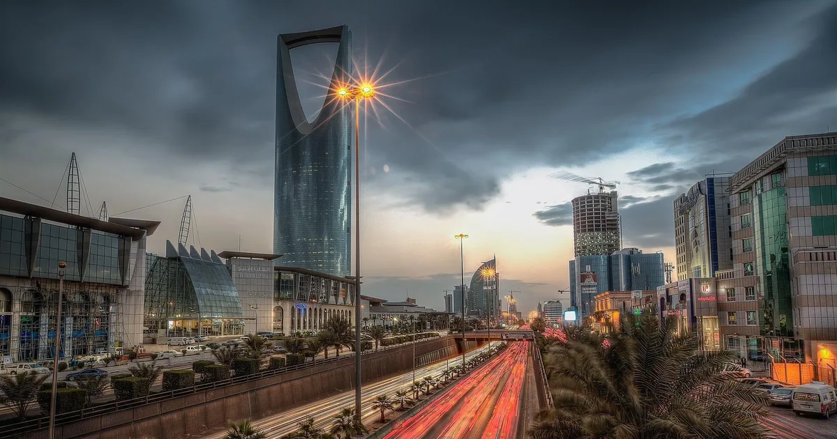 تطبيقات الذكاء الاصطناعي التوليدي في تحسين تجربة الحج والعمرة 2026: من التخطيط الذكي إلى الواقع المعزز