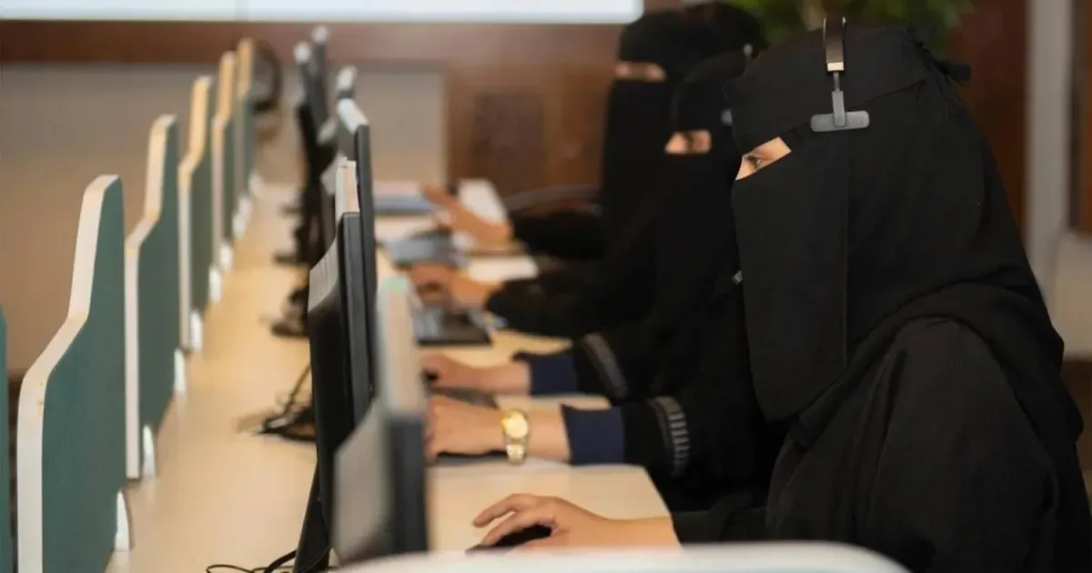 تأثير سياسات تحرير سوق العمل السعودي على البطالة والأجور: تحليل اقتصادي لتطبيق نظام الوافد الجديد وتأشيرات العمل الحر