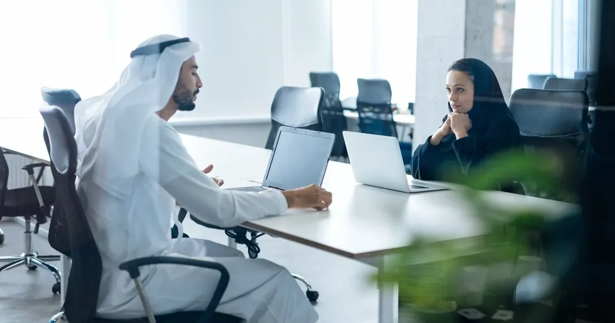 تأثير إصلاحات سوق العمل السعودي على القطاع الخاص في 2026: تحليل شامل لسياسات التوطين وزيادة رسوم العمالة الوافدة
