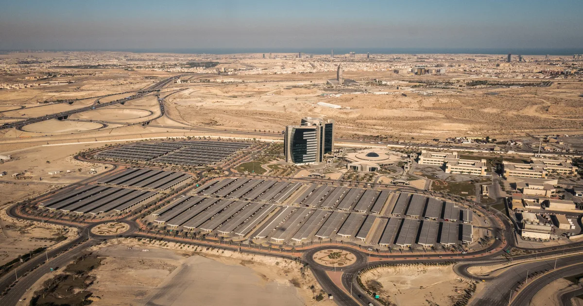 السعودية تستثمر 50 مليار دولار في الطاقة الشمسية لتحقيق 50% من الكهرباء من المتجددة بحلول 2030 — دليل شامل 2026