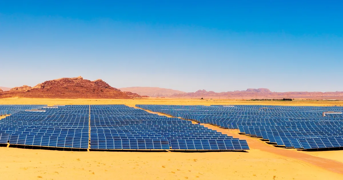 مشروعات الطاقة الشمسية العملاقة في السعودية: كيف تقود المملكة تحول الطاقة في الشرق الأوسط بحلول 2026