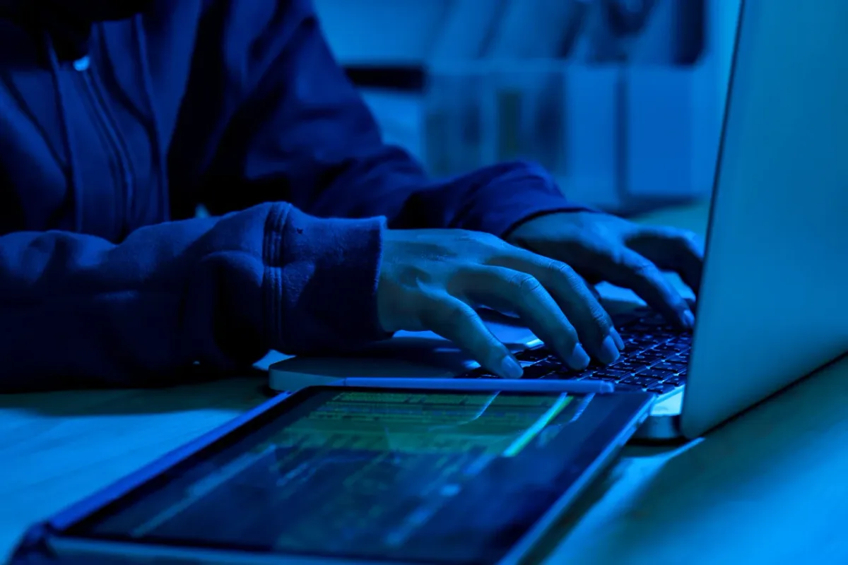 كيف تستهدف هذه الهجمات القطاع المالي السعودي تحديدًا؟