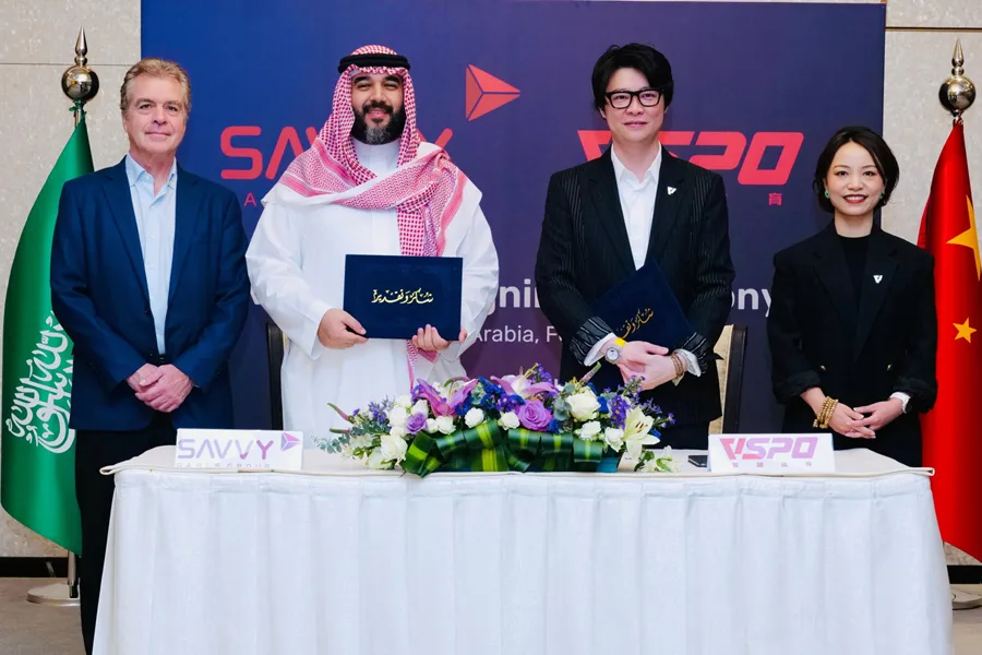 ما هي استراتيجية صندوق الاستثمارات العامة السعودي في الرياضة الإلكترونية؟