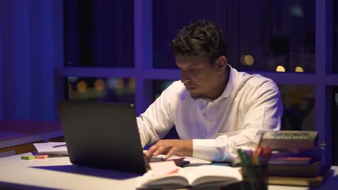 مقدمة: هل أصبح التعليم عن بُعد خياراً استراتيجياً في الجامعات السعودية؟