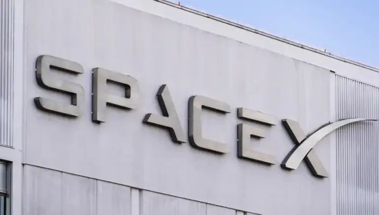 ما هي تفاصيل صفقة استحواذ صندوق الاستثمارات العامة على حصة في SpaceX؟