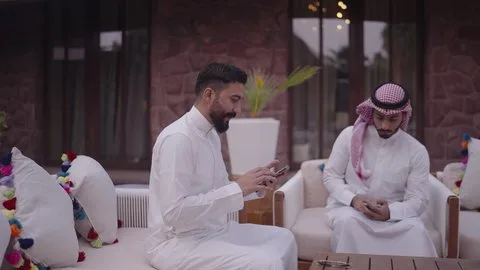 كيف تؤثر منصات التواصل الاجتماعي على الهوية الثقافية السعودية؟
