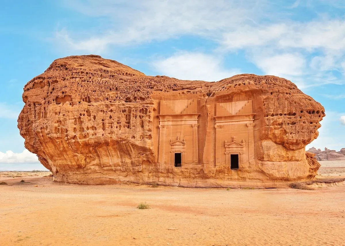 لماذا تعتبر العلا وجهة فريدة للسياحة التراثية؟