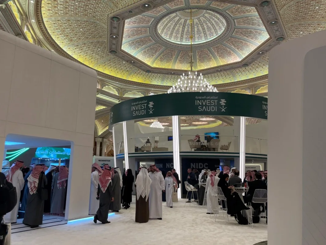 ما هي تفاصيل صفقة استحواذ صندوق الاستثمارات العامة على حصة في شركة تعدين عالمية؟