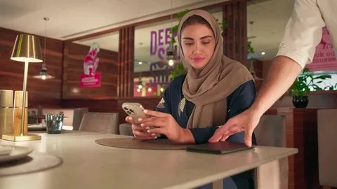 ما هي منصة Threads ولماذا تعتبر مناسبة لقطاع الضيافة والسياحة السعودي؟