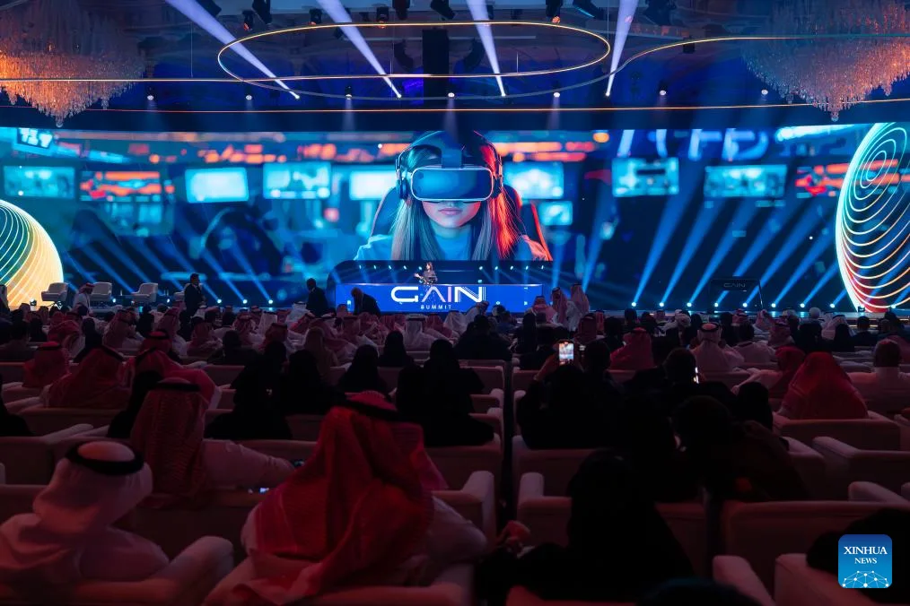 لماذا تعتمد السعودية على الشراكات الدولية في تطوير هذه البرامج؟